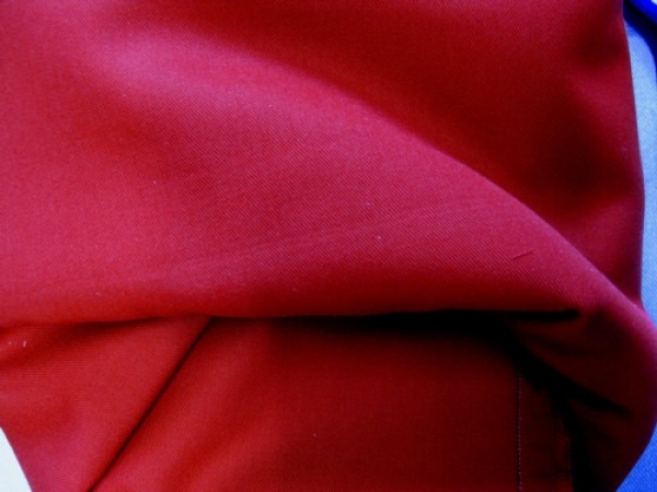 154 Wollgabardine Rest dunkelrot